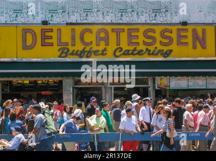 Nathan's famous hot dog stand in Coney Island Brooklyn NYC Stock Photo