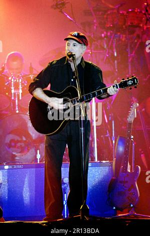 Milan Italy 2000-10-21 : Paul Simon in concert at the Palavobis Stock Photo