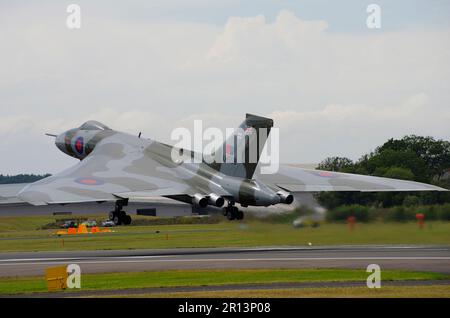 Avro Vulcan B 2, XH558, Take off at Farnborough International Air Show. Stock Photo