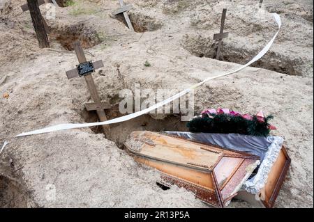 Kupiansk, Ukraine. 10th May, 2023. Temporary Ukrainian cemetery in Kupiansk, Ukraine used during the Russian occupation of the area when the regular cemetery could not be used. (Photo by Michael Brochstein/Sipa USA) Credit: Sipa USA/Alamy Live News Stock Photo