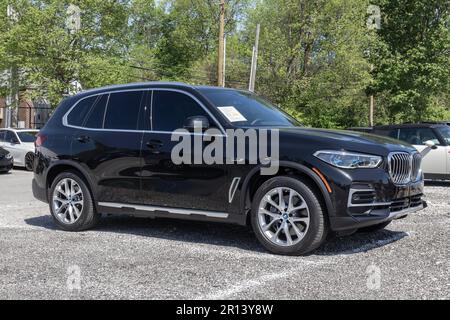 Indianapolis - Circa May 2023: BMW X5 xDrive45e Plug-In Hybrid display at a dealership. BMW offers the X5 xDrive45e PHEV as a luxury SUV. Stock Photo