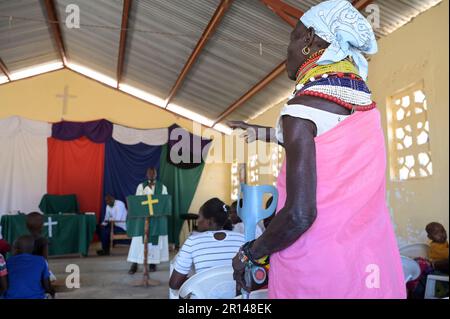 KENYA, Turkana, Lokichar, ACK Anglican Church of Kenya, St. Pauls church, sunday mass for Turkana people, Turkana woman with beads necklace Stock Photo