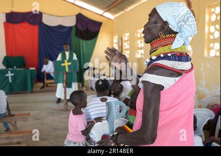 KENYA, Turkana, Lokichar, ACK Anglican Church of Kenya, St. Pauls church, sunday mass for Turkana people, Turkana woman with beads necklace Stock Photo