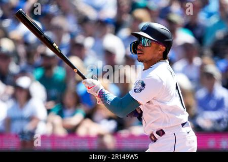 Seattle Mariners' Kolten Wong follows through during a baseball game  against the Washington Nationals, Tuesday, June 27, 2023, in Seattle. (AP  Photo/Lindsey Wasson Stock Photo - Alamy