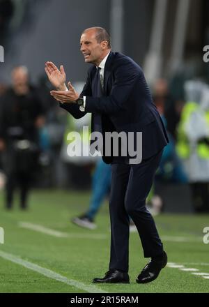 Juventus coach Massimiliano Allegri applauds his players during a ...