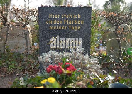 Marlene Dietrich Grave, Artists' Cemetery, Stubenrauchstrasse ...