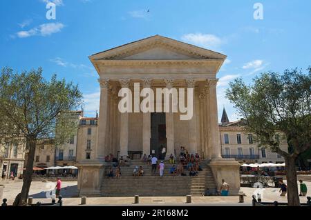Maison Carree, Place de la Comedie in Nimes, Languedoc-Roussillon, France Stock Photo