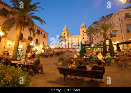 San Salvatore Cathedral with Piazza Duomo, Cefalu, Sicily, Italy Stock Photo