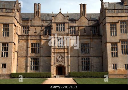 England, Somerset, Montacute House (National Trust), former home of the Phelips family:  the Clifton Maybank frontispiece was added to the west front Stock Photo