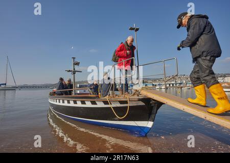 Passengers disembarking from the Teign ferry (crossing the Teign estuary between Shaldon and Teignmouth), in Teignmouth, Devon, Great Britain. Stock Photo