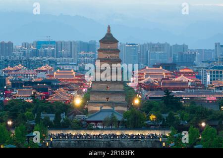 Xi'an. 8th May, 2023. This photo taken on May 8, 2023 shows a view of the Giant Wild Goose Pagoda and the Datang Everbright City scenic area in Xi'an, northwest China's Shaanxi Province. Relying on rich historical and cultural resources, Xi 'an, a city with over 3,100 years of history, by integrating the culture and tourism, promotes and boosts new consumption model to inject new vitality into urban life. Credit: Shao Rui/Xinhua/Alamy Live News