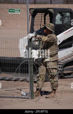 Members of the Operation Lone Star Task Force West and Texas Tactical Border Force block migrants from illegally entering Texas, May 11, 2023 near El Paso on the Rio Grande River. The units assumed blocking positions behind previously installed concertina wire in preparation for the expiration of Title 42.Members of the Operation Lone Star Task Force West and Texas Tactical Border Force block migrants from illegally entering Texas, on May 11, 2023, near El Paso on the Rio Grande River. The units assumed blocking positions behind previously installed concertina wire in preparation for the expir Stock Photo