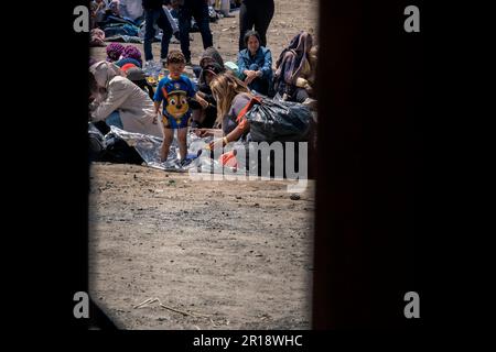 San Diego, USA. 11th May, 2023. A little boy stands in a migrant camp between the border fences west of the San Ysidro Port of Entry on May 11, 2023. **NO SALES IN SAN DIEGO-SAN DIEGO OUT** Credit: Sipa USA/Alamy Live News Stock Photo