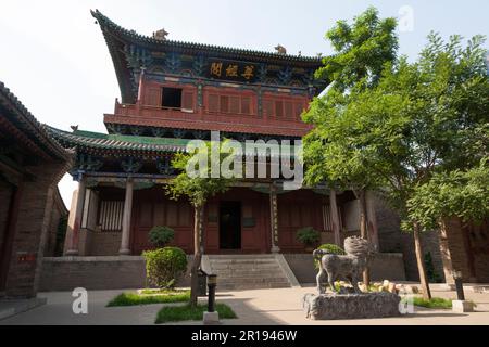 Beautiful garden and building / buildings in grounds of The Pingyao Confucian Temple situated in old town Pingyao, Jinzhong, Shanxi, PRC. China. (125) Stock Photo