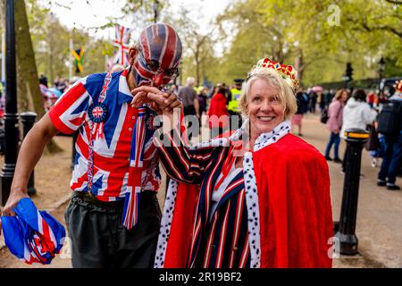 People Gather/Camp On The Mall To Watch The King's Procession The Day Before The Coronation of King Charles III, London, UK. Stock Photo