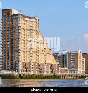 Cascades Tower, a block of apartments on the bank of the river Thames at the financial district of Canary Wharf, London, England. Stock Photo