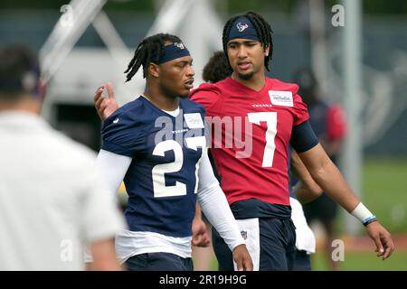 Houston Texans running back Xazavian Valladay, left, takes a hand off from  quarterback Case Keenum, right, during the NFL football team's training  camp Thursday, July 27, 2023, in Houston. (AP Photo/Michael Wyke