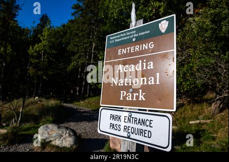 A sign stands at the entrance to Bar Island at Acadia National Park in Bar Harbor, ME on Tuesday, September 27, 2022. Stock Photo