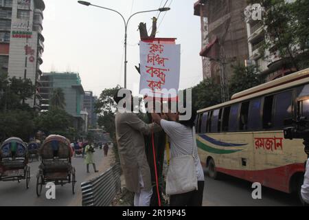 tree cutting ,Dhanmondi Saat Masjid road 12may2023, Dhanmondi Saat Masjid road divider tree cutting stop and native species work in the place of cut t Stock Photo