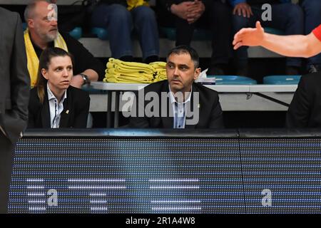 Mechelen, Belgium. 12th May, 2023. Oostende's head coach Dario Gjergja and Oostende's assistant coach Gaelle Bouzin pictured during a basketball match between Kangoeroes Mechelen and BC Oostende, Friday 12 May 2023 in Mechelen, the second match in the best-of-five semi-finals of the 'BNXT League' Belgian first division basket championship. BELGA PHOTO JILL DELSAUX Credit: Belga News Agency/Alamy Live News Stock Photo