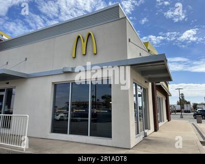 United States. 07th Apr, 2023. McDonald's facade with Mobile Order & Pay signage under a cloudy sky, Buttonwillow, California, April 7, 2023. (Photo by Smith Collection/Gado/Sipa USA) Credit: Sipa USA/Alamy Live News Stock Photo