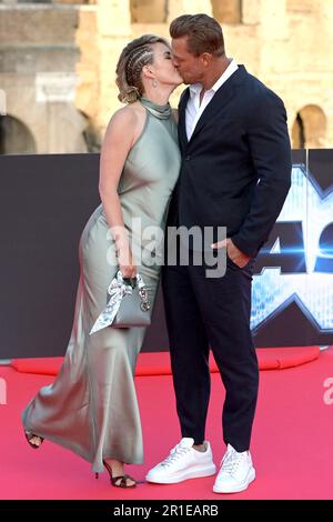 Alan Ritchson mit Ehefrau Catherine Ritchson bei der Amazon Freevee und