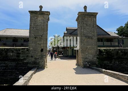 city gate, entrance, walls, walled, city,old, gate, st. augustine, st augustine, saint augustine, florida, usa, us, america, american, coquina, pillar Stock Photo