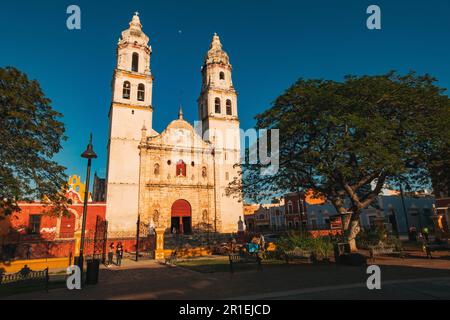 Sun sets over the Catedral de Nuestra Señora de la Inmaculada Concepción in Plaza de la Independencia, Campeche, Mexico Stock Photo