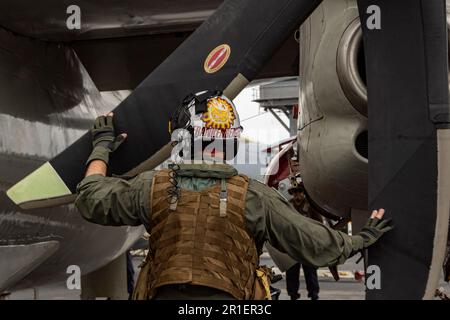 A Sailor conducts an E-2C Hawkeye on the flight deck of USS Nimitz ...