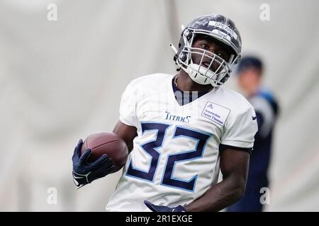 Nashville, United States. 17th Sep, 2023. September 17, 2023: Tennessee  Titans running back Tyjae Spears (32) runs the ball against the Los Angeles  Chargers during the second half of an NFL game