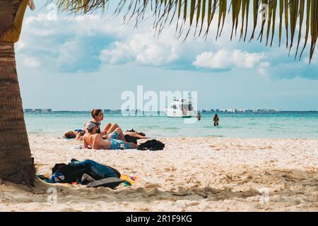 holidaymakers relax by a lagoon next to the MÍA Reef resort on the North Beach, Isla Mujeres, Yucatan, Mexico Stock Photo