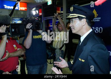 Captain Robert Ting, pilot of the first commercial Singapore Airlines A380 flight, between Singapore and Sydney, is met by the media in the Arrivals Lounge of Sydney (Kingsford Smith) Airport. Sydney, Australia. 25.10.07. Stock Photo