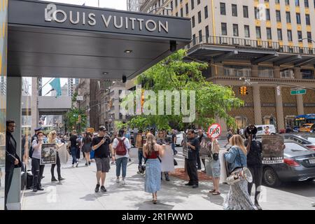 Chicago Louis Vuitton store protested for use of animal fur