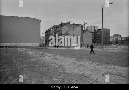 GDR, Berlin, 30.04.1990, fallow land Zimmerstrasse Stock Photo