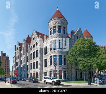 City Hall, on Washington Street in Downtown Syracuse, is built of Onondaga Limestone in Richardsonian Romanesque style. Stock Photo