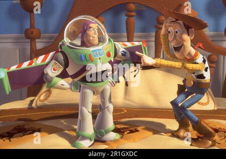 BUZZ LIGHTYEAR (voiced by TIM ALLEN) and WOODY (voiced by TOM HANKS) in TOY STORY 1995 director JOHN LASSETER music Randy Newman Pixar Animation Studios / Walt Disney Pictures Stock Photo
