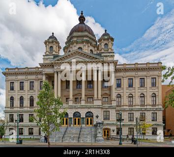 Fourth County Courthouse, aka Onondaga Supreme and County Courts House, is a Beaux Arts landmark on Columbus Circle in Downtown Syracuse. Stock Photo