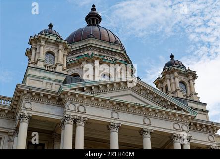 Fourth County Courthouse, aka Onondaga Supreme and County Courts House, is a Beaux Arts landmark on Columbus Circle in Downtown Syracuse. Stock Photo