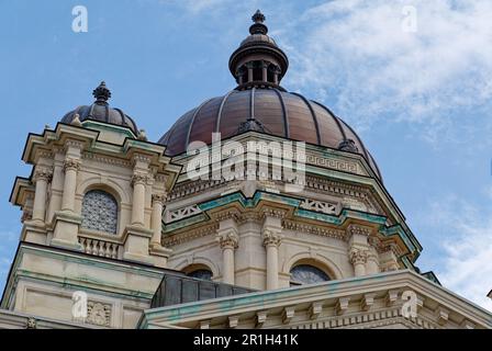 Fourth County Courthouse, aka Onondaga Supreme and County Courts House, is a Beaux Arts landmark on Columbus Circle in Downtown Syracuse. Stock Photo