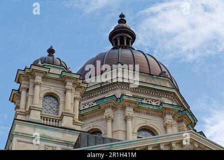 Fourth County Courthouse, aka Onondaga Supreme and County Courts House, is a Beaux Arts landmark on Columbus Circle in Downtown Syracuse. Stock Photo