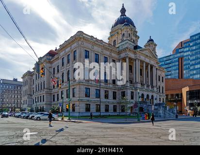 Fourth County Courthouse, aka Onondaga Supreme and County Courts House, is a Beaux Arts landmark on Columbus Circle in Downtown Syracuse. Stock Photo