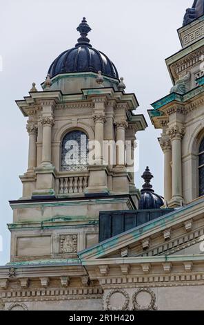 Fourth County Courthouse, aka Onondaga Supreme and County Courts House, is a Beaux Arts landmark on Columbus Circle in Downtown Syracuse. Stock Photo