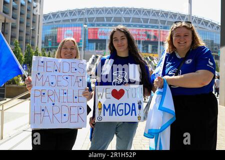 Chelsea fans on Wembley Way ahead of the Vitality Women's FA Cup Final match Chelsea FC Women vs Manchester United Women at Wembley Stadium, London, United Kingdom, 14th May 2023  (Photo by Conor Molloy/News Images) Stock Photo