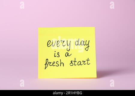 Note with phrase Every Day Is A Fresh Start on pink background. Motivational quote Stock Photo