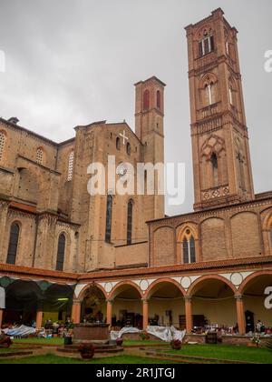 Saint Francis Basilica cloister and bell tower, Bologna Stock Photo