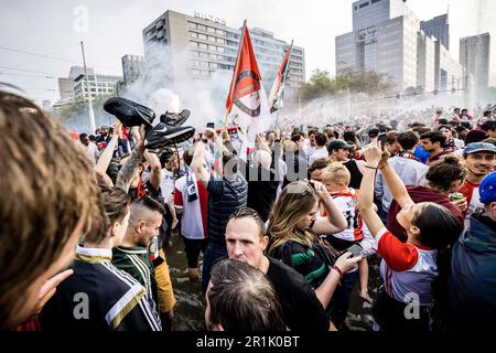 ROTTERDAM - Feyenoord fans in the Hofpleinfontein after their club's won match against Go Ahead Eagles. The Rotterdam club has won the sixteenth national title. ANP ROB ENGELAAR netherlands out - belgium out Stock Photo