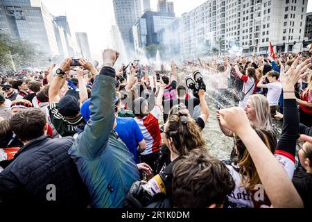 ROTTERDAM - Feyenoord fans in the Hofpleinfontein after their club's won match against Go Ahead Eagles. The Rotterdam club has won the sixteenth national title. ANP ROB ENGELAAR netherlands out - belgium out Stock Photo