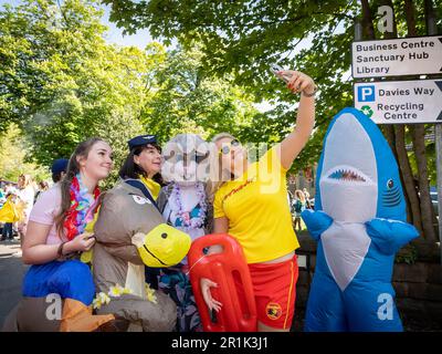 Lymm May Queen and Rose Queen 2023. Group of women in fancy dress pose for a selfie Stock Photo