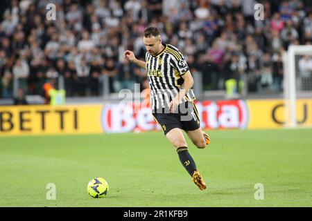 Turin, Italy. 14th May, 2023. Allianz Stadium, Turin, Italy, May 14, 2023, Federico Gatti (Juventus FC) controls the ball during Juventus FC vs US Cremonese - italian soccer Serie A match Credit: Live Media Publishing Group/Alamy Live News Stock Photo