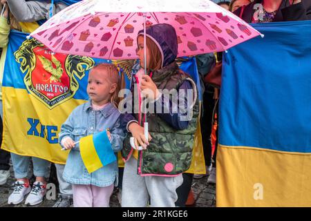 Rome, Italy. 13th May, 2023. Two Ukrainian girls under an umbrella await President Zelensky's passage in Piazza Barberini on the occasion of the Ukrainian president's visit to Rome. Ukrainian President Volodymyr Zelensky visits Rome more than a year after the start of the conflict in Ukraine. After landing at Ciampino, he met with the Head of State, Sergio Mattarella, the Premier, Giorgia Meloni and, in the afternoon, Pope Francis. Credit: SOPA Images Limited/Alamy Live News Stock Photo